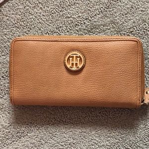 tommy hilfiger wallet